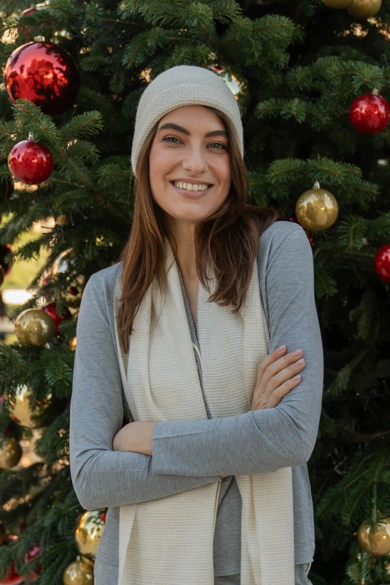 Luxury white knit hat and matching scarf